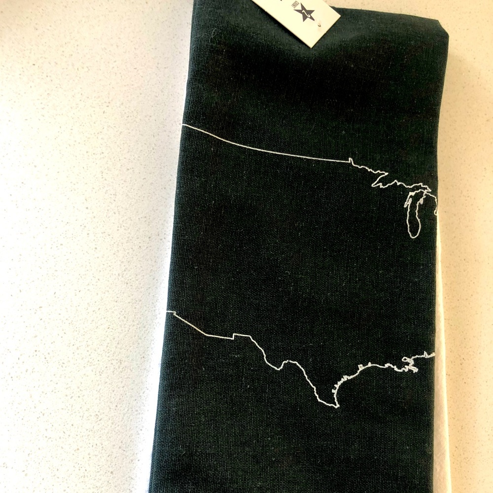 Selling new dish towels. Set contains 2 dish towels.